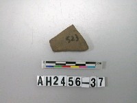 藏品(灰黑色細砂陶片)的圖片